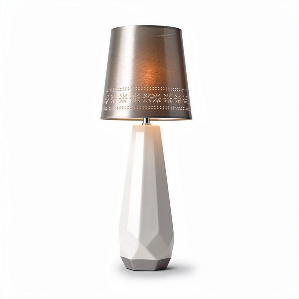 Tafellamp van wit keramiek met metalen kap in zilver 30 x 15 x 15cm
